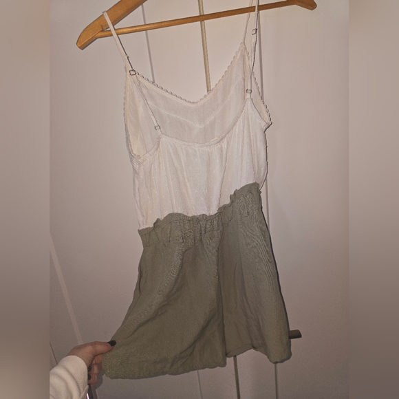 CUTE 😍 Romper - Picture 2 of 3